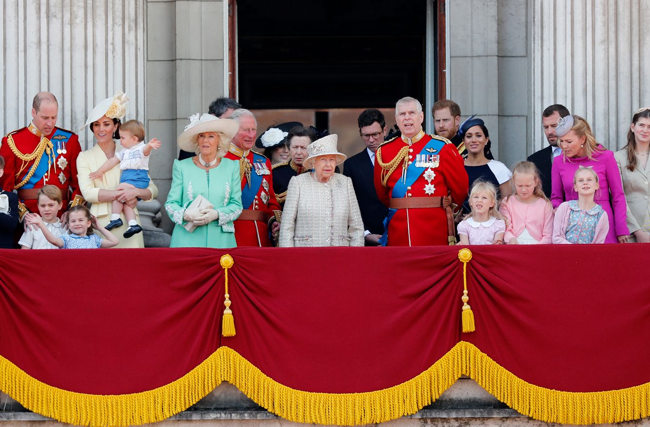 エリザベス女王陛下即位７０周年記念　プラチナジュビリー柄ボルドー色（ファスナー付