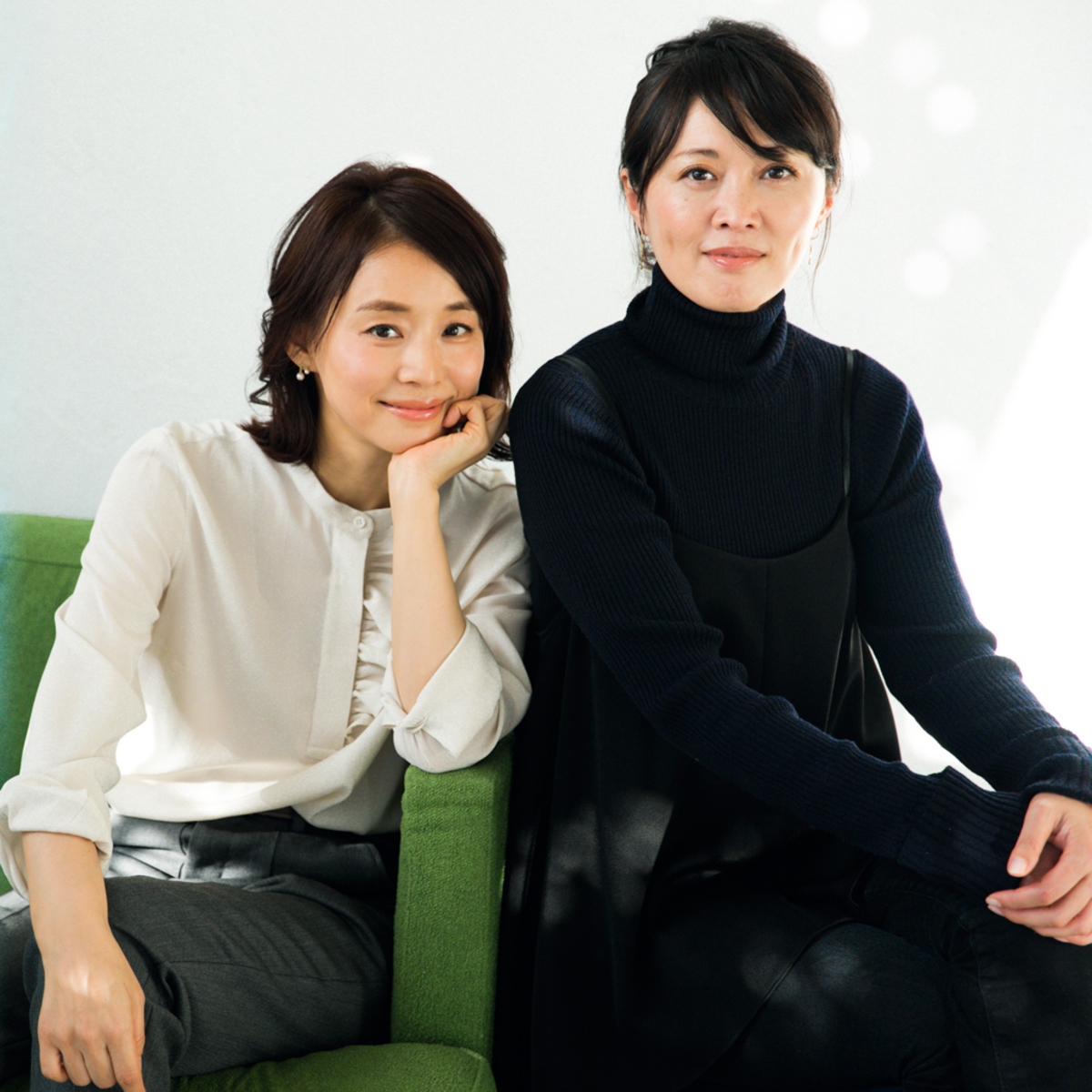 女優石田ゆり子さんのテレビドラマに使用された黒コートジャケットです今回出品は限定４品のみです