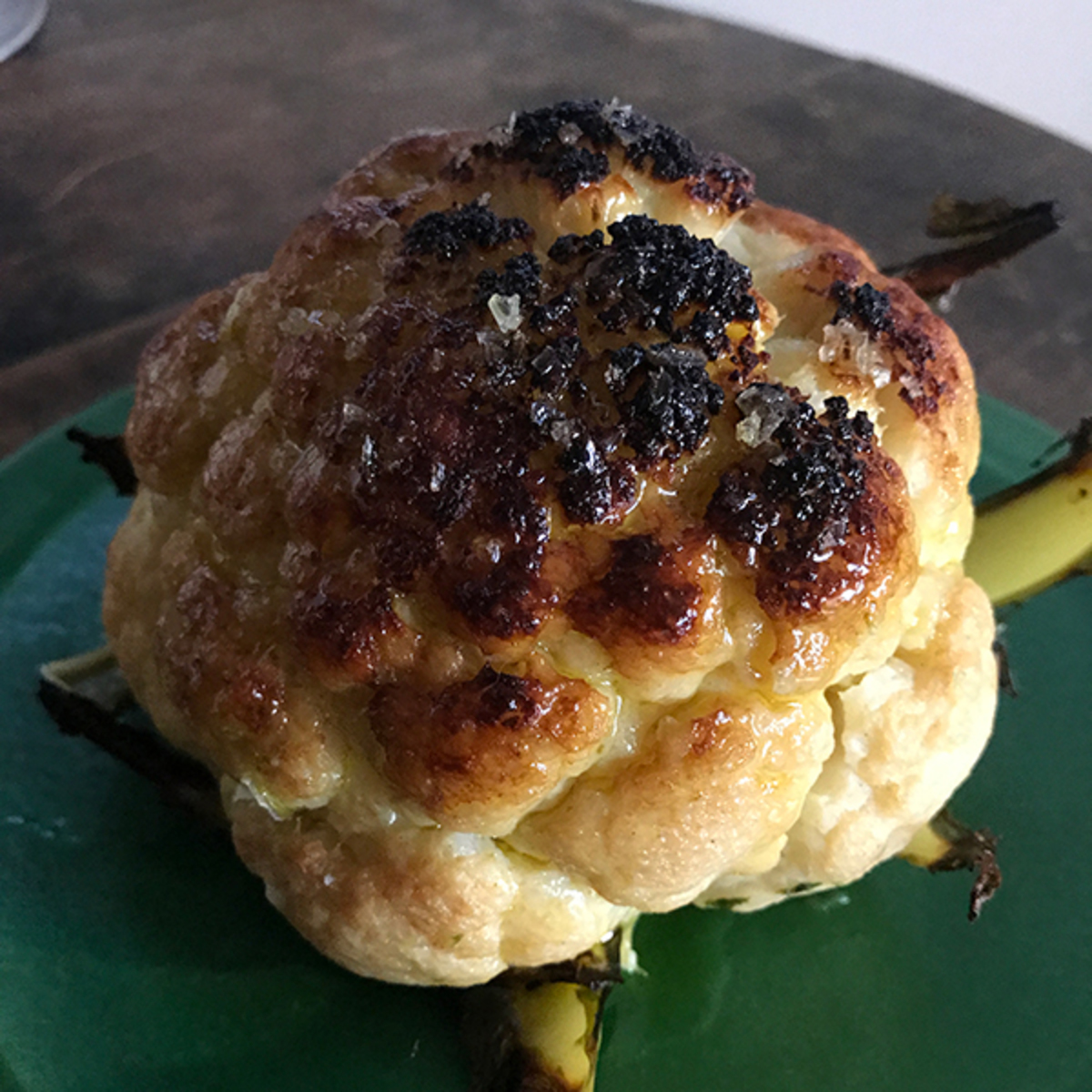 カリフラワーの丸焼きレシピ ポテトチップス感覚で止まらない美味しさ ひとりでもふたりでも Ayumiのアトリエごはん Mi Mollet ミモレ 明日の私へ 小さな一歩