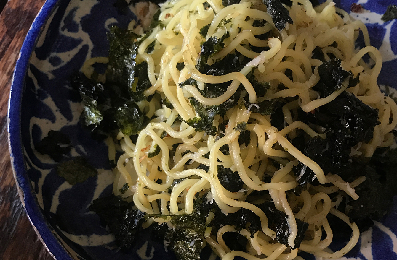 蟹缶と海苔で 香ばしさに惹かれる 大人の焼きそば ひとりでもふたりでも Ayumiのアトリエごはん Mi Mollet ミモレ 明日の私へ 小さな一歩