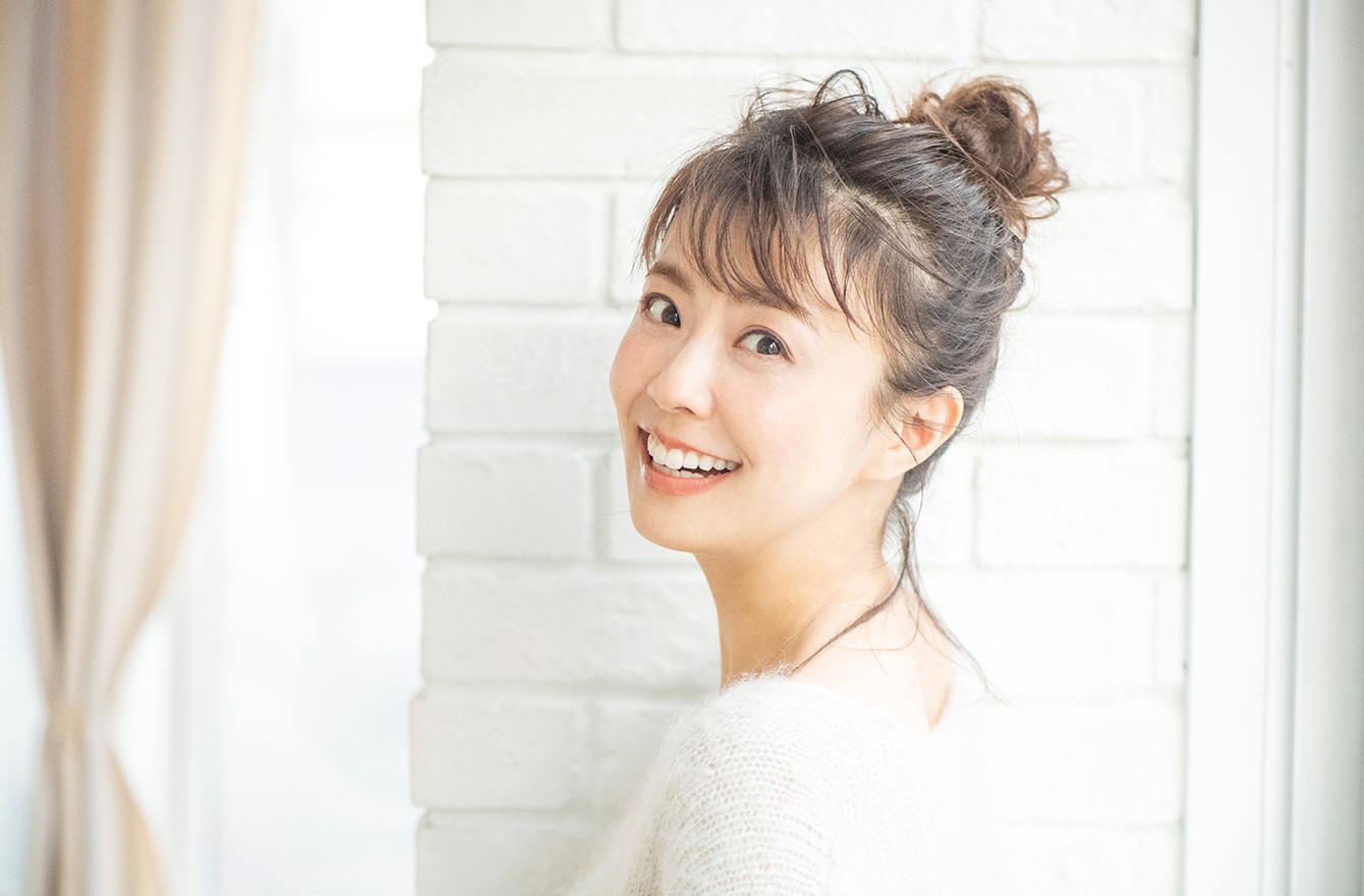 5分で簡単ヘアアレンジ４選 小林麻耶さん こなれ感が出ておしゃれに変身 小林麻耶のほっと ひと息 Mi Mollet ミモレ 明日の私へ 小さな一歩 4 4